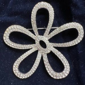 Stunning vintage Swarovski clear crystal brooch